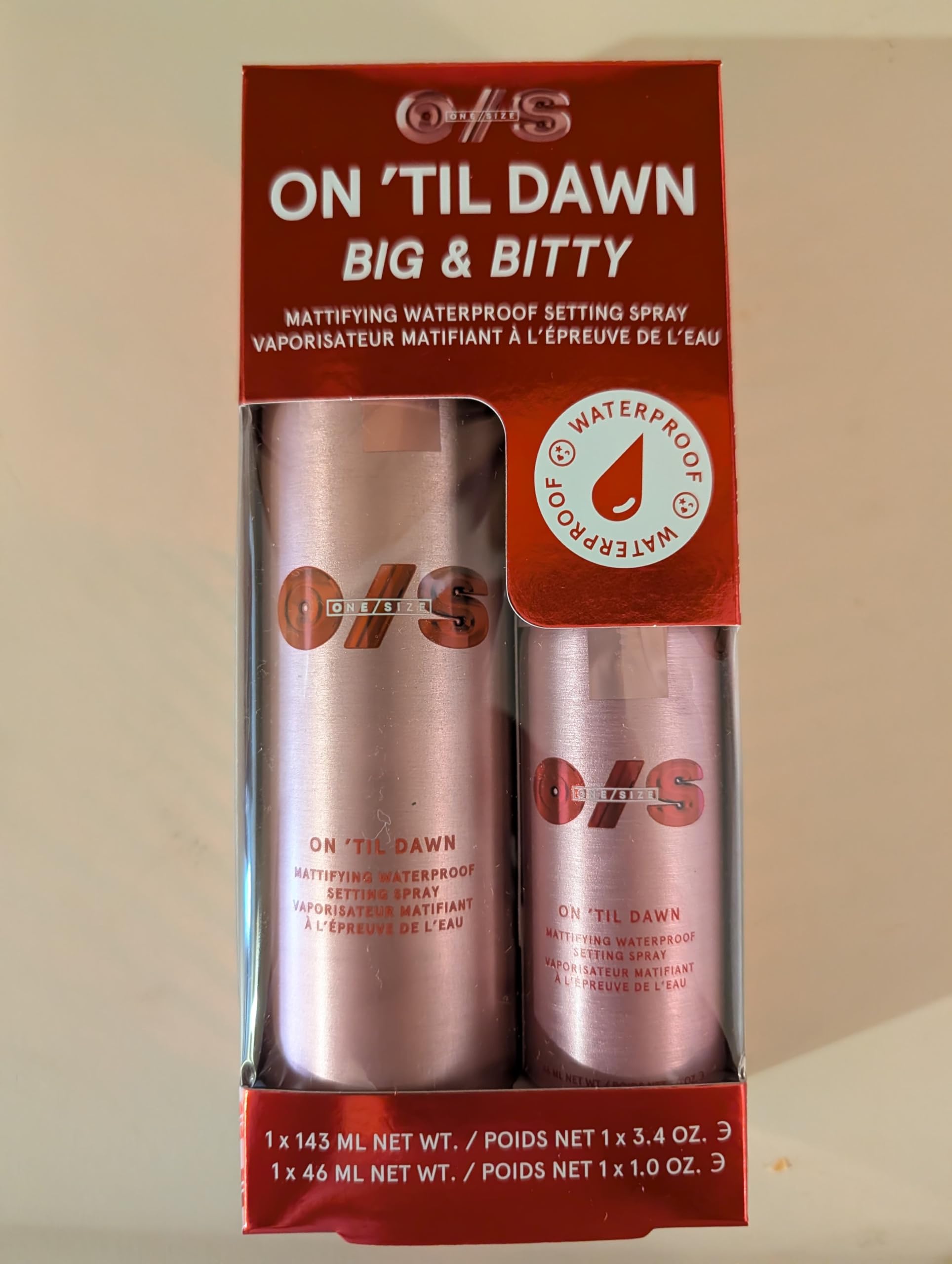 One Size On ’Til Dawn: brume légère de fixation pour un fini net sans lourdeur.