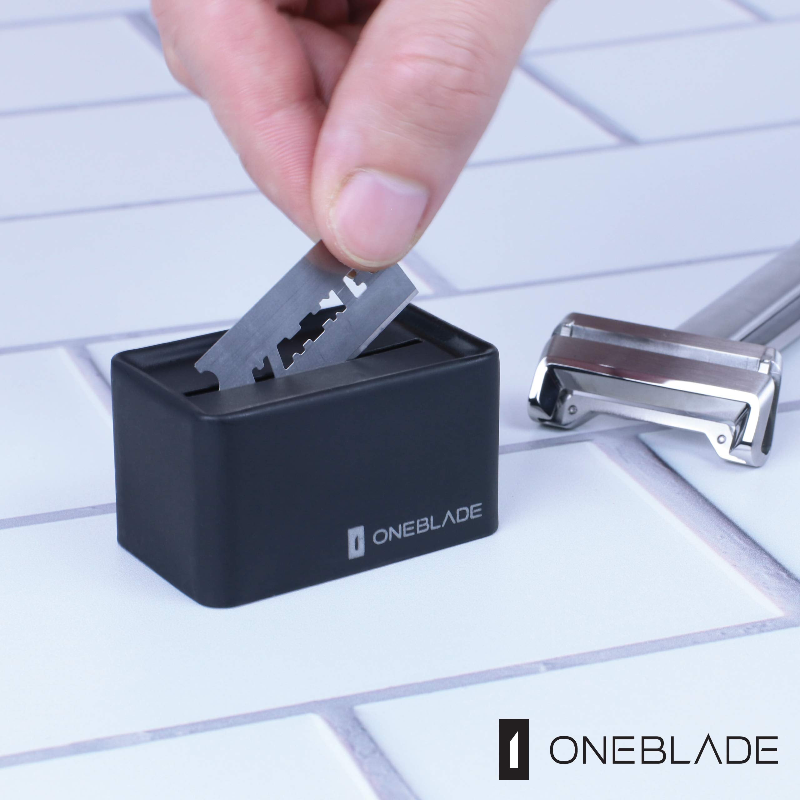 Economie-pack Feather FHS-10 OneBlade, deux mois de rasages prévus.