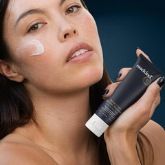 Onekind Dream Cream Noche con squalane y antioxidantes para piel suave.