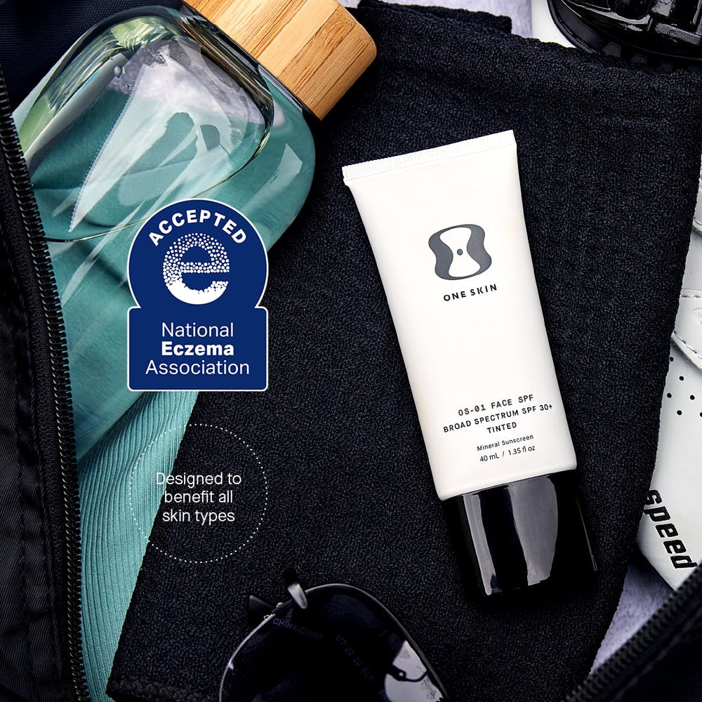 OneSkin OS-01, envase minimalista, fácil de llevar en cualquier bolso.