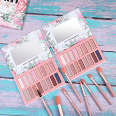 Sombras nude-matte de ONLYBETTER para transiciones suaves y look diario.