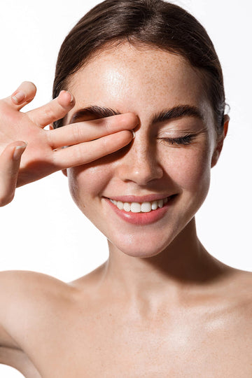 OPO Esqualano: uso de gotas en rutina facial para hidratación adicional.