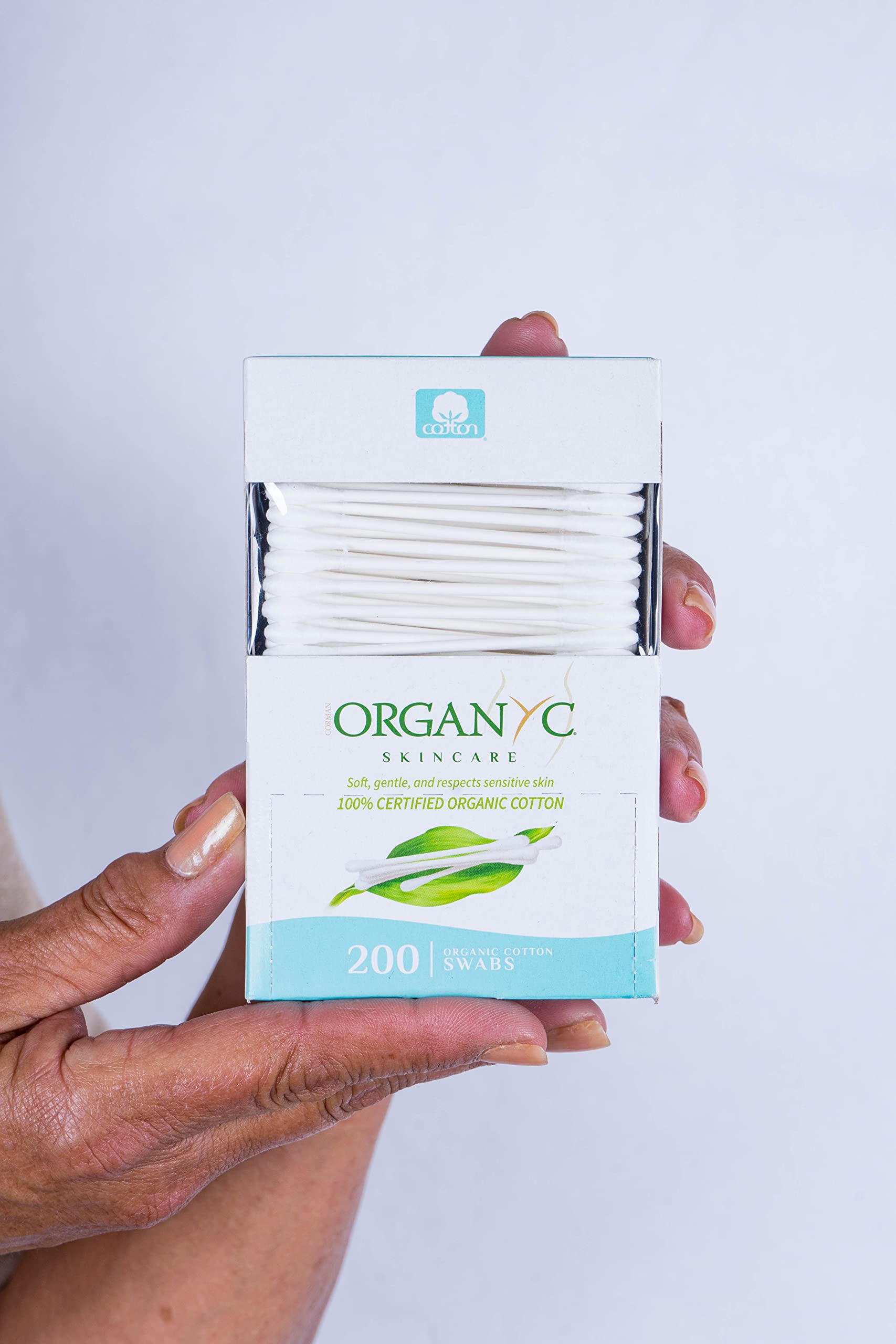 Bastoncillos Organyc para cuidado facial suave y preciso.