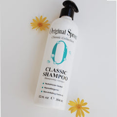 Original Sprout Classic Shampoo con etiqueta de ingredientes botánicos para limpieza suave.