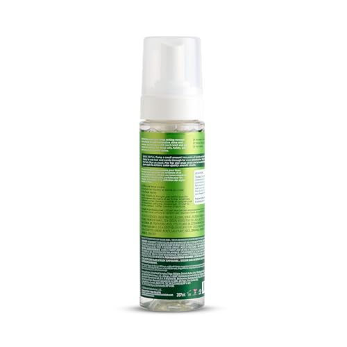ORS Mousse con aceite de oliva aporta definición para rizos más marcados.
