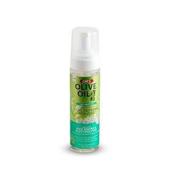 Brillo natural en rizos definidos gracias a la Mousse ORS con aceite de oliva.
