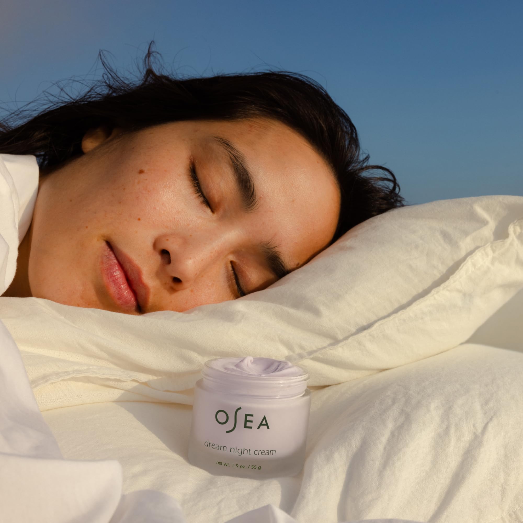 OSEA Crema Noche Ensueño: aroma a lavanda para relajación nocturna.