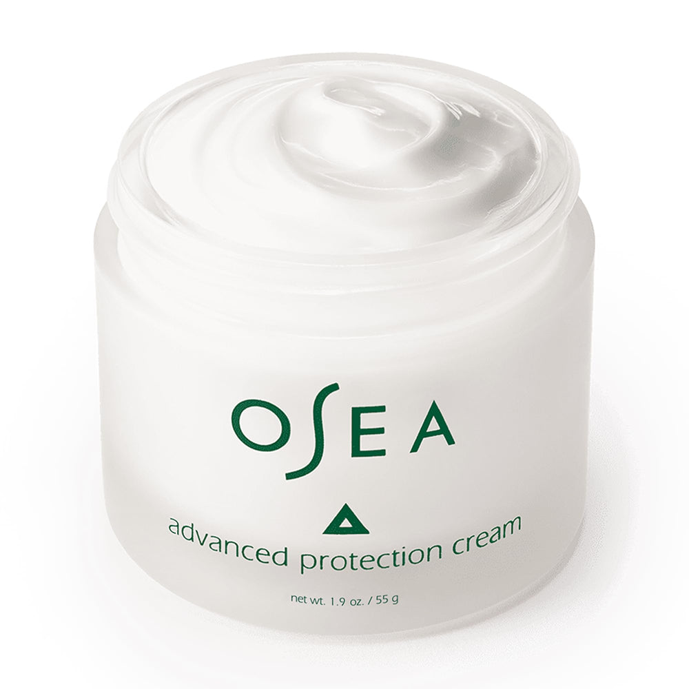 La crema OSEA con bio-retinol vegetal ofrece tono uniforme y luminoso.
