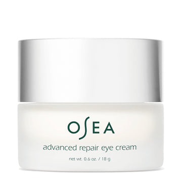 Crema para ojos OSEA Reparación Avanzada, textura hidratante para la delicada piel ocular.