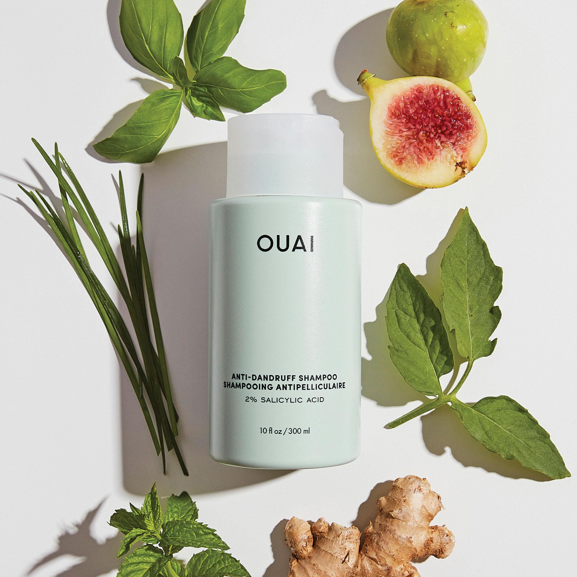 OUAI Champú Anticaspa cabello-limpio-brillo, deja un cabello limpio y con brillo natural.