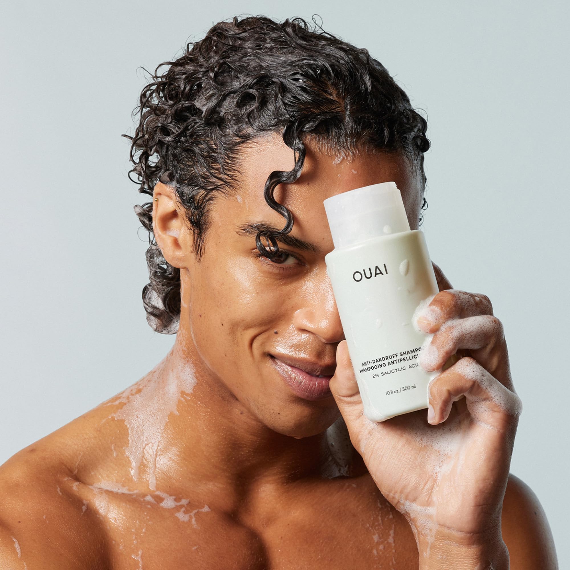 OUAI Champú Anticaspa cabello-mojado, prepara el cabello para el enjuague y acondicionador.