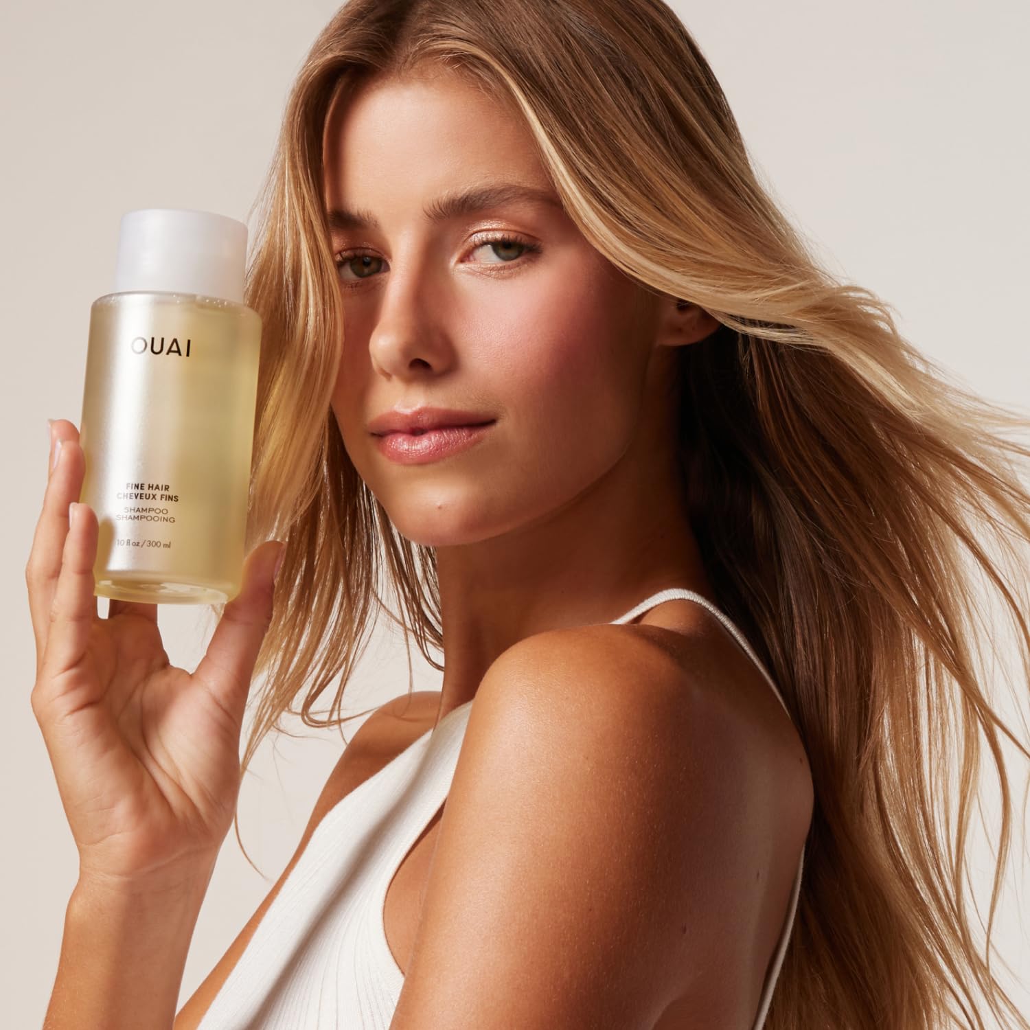 OUAI Champú Fino: enfoque en raíces para levantamiento de volumen.