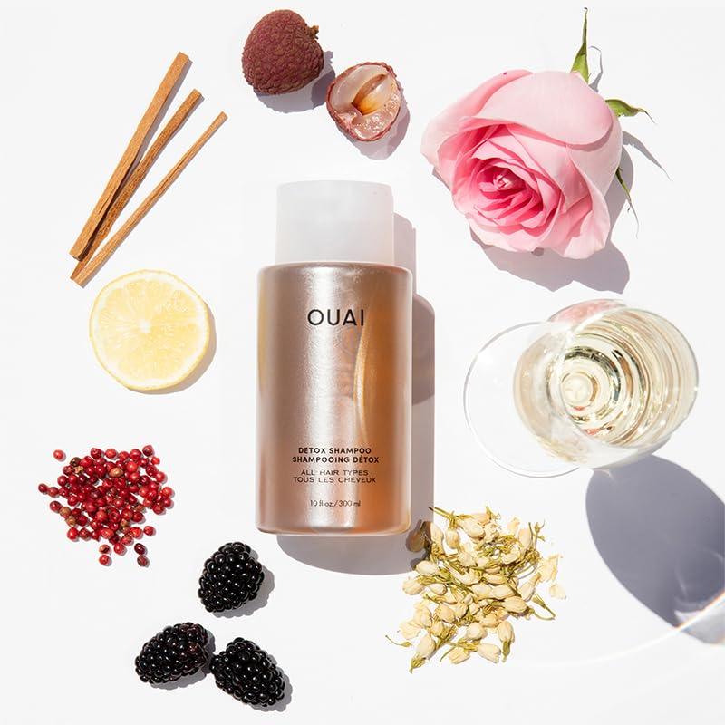 OUAI Detox Shampoo en la ducha, listo para uso semanal