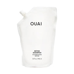 OUAI Detox Shampoo Refill: botella visible, ayuda a eliminar acumulación de producto y aceite.