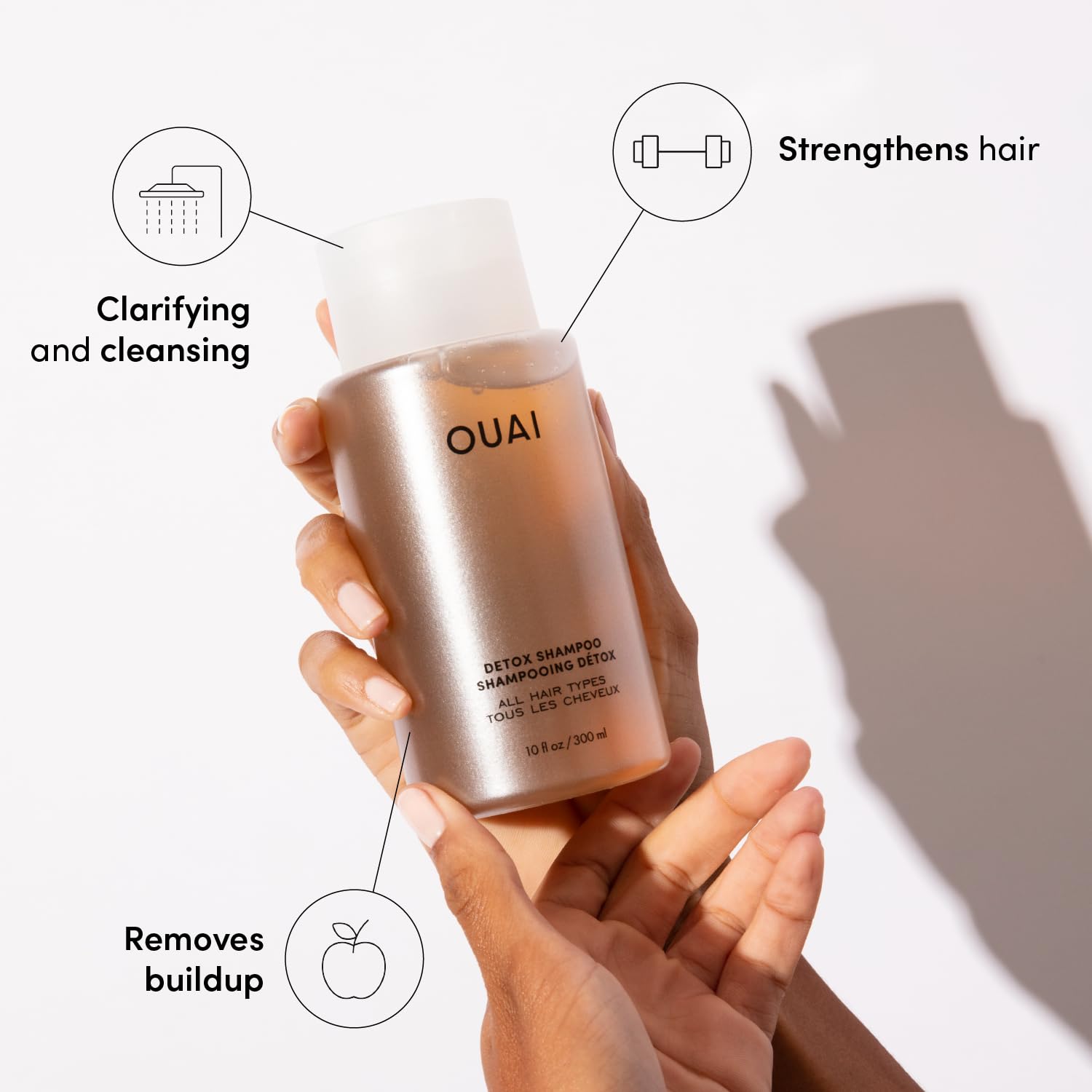 OUAI Detox Shampoo Refill: etiqueta legible muestra vinagre de sidra y queratina para cabello suave.
