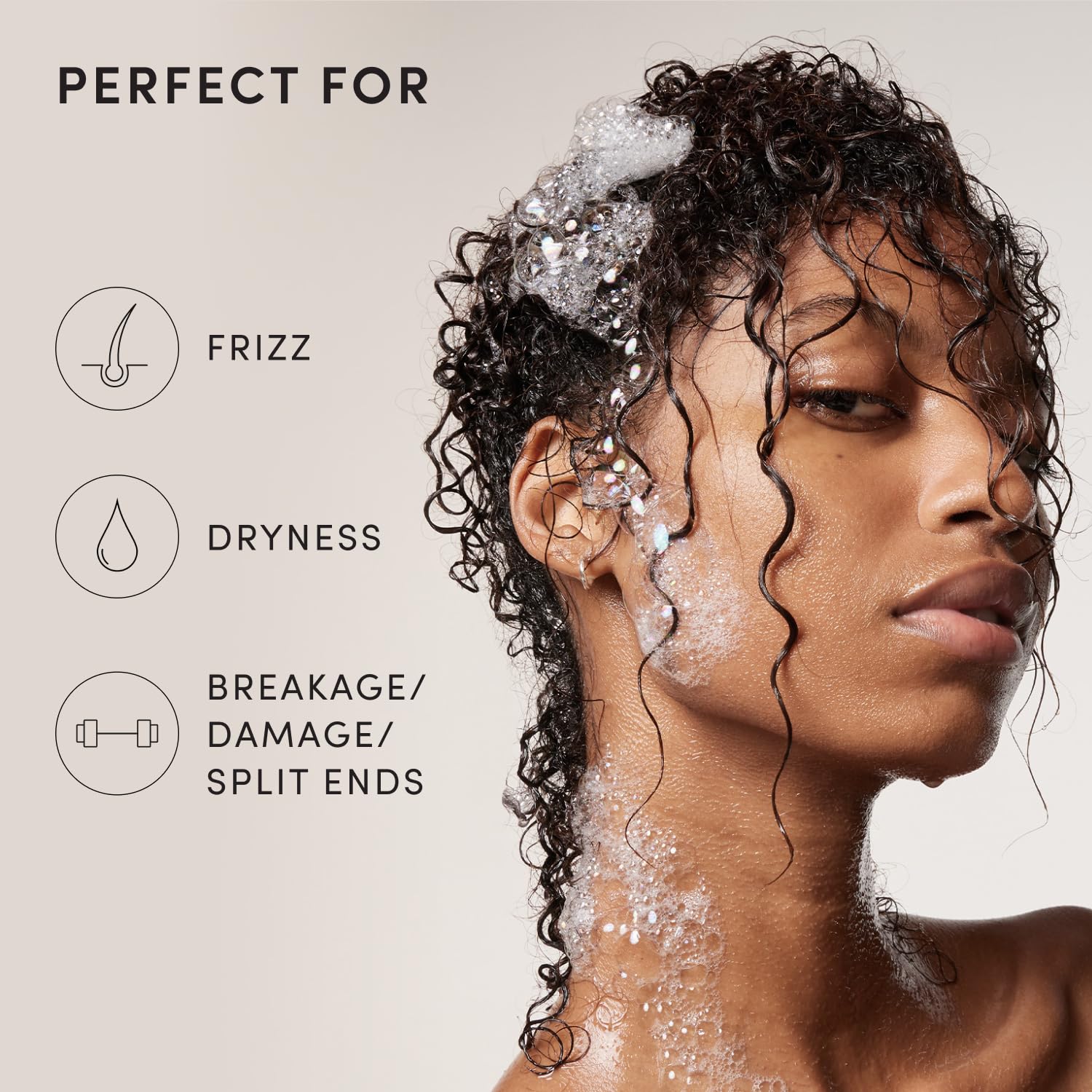 OUAI Thick Shampoo mantequilla de karité, hidrata profundamente el cabello grueso.