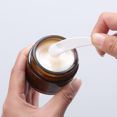 OverNews tarro de vidrio ambar 2oz con espatula incluida para transportar cosméticos
