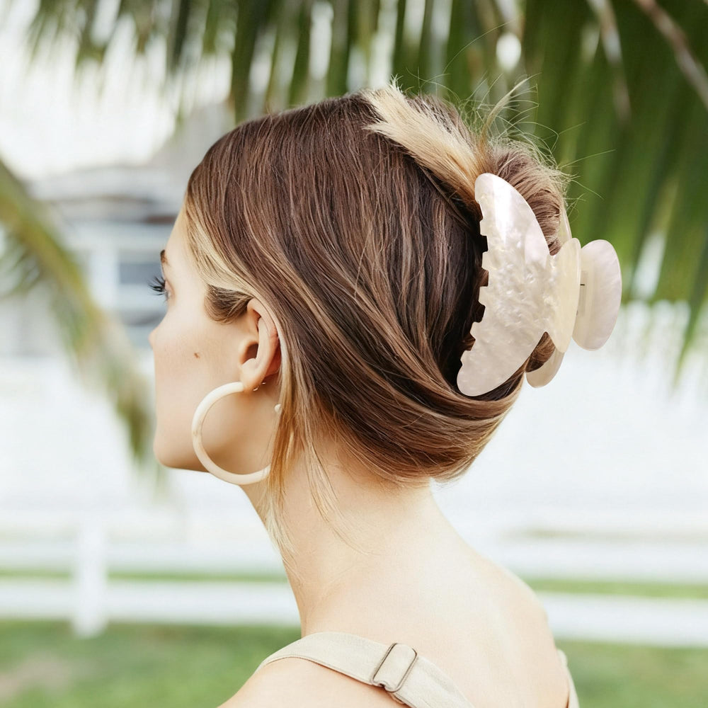 Accesorio de moda que complementa conjuntos diarios y estilos casuales.