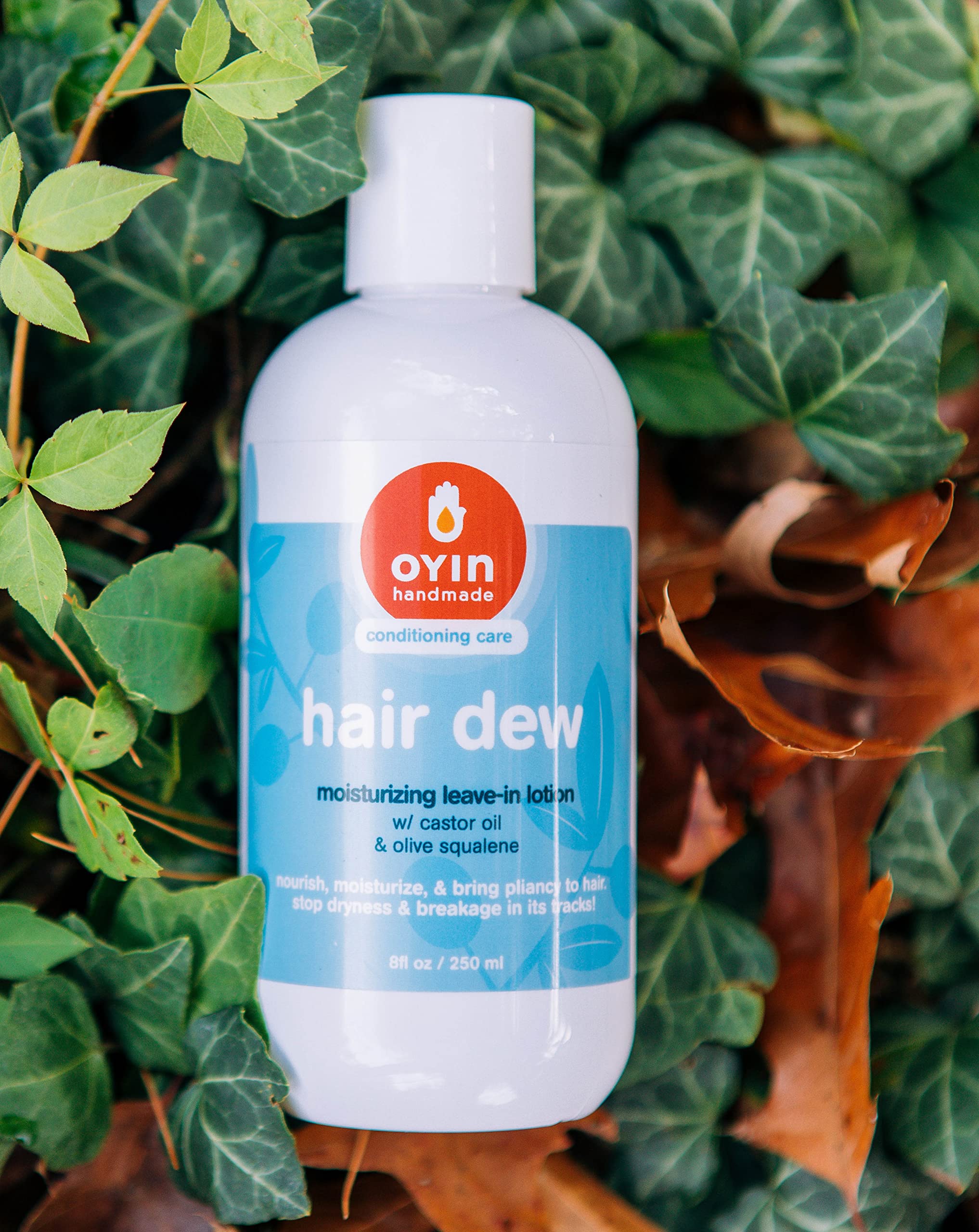 Textura cremosa de Hair Dew que suaviza y refresca entre lavados.