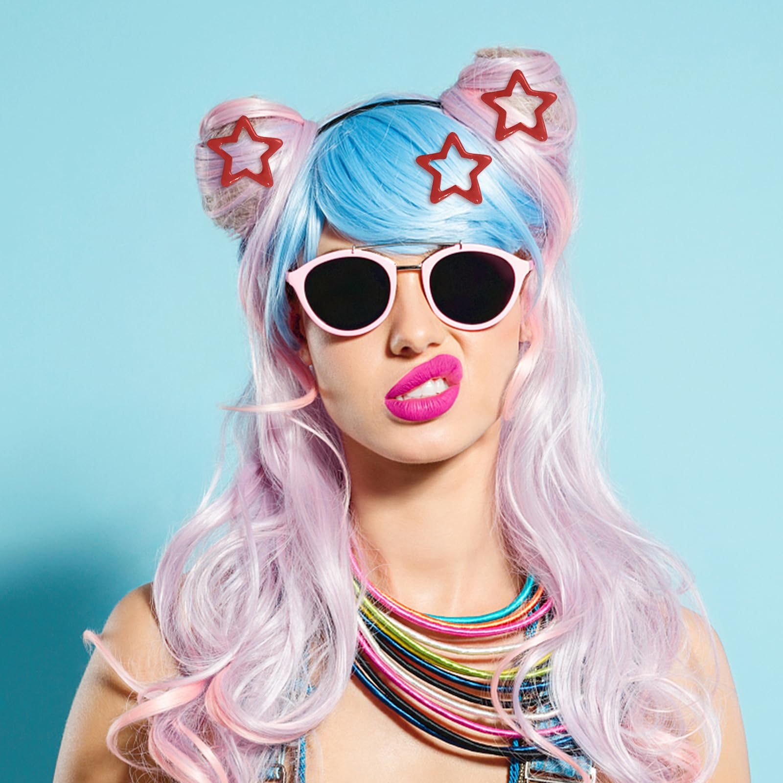Uso diario con clips estrella de Paderison para looks versátiles.