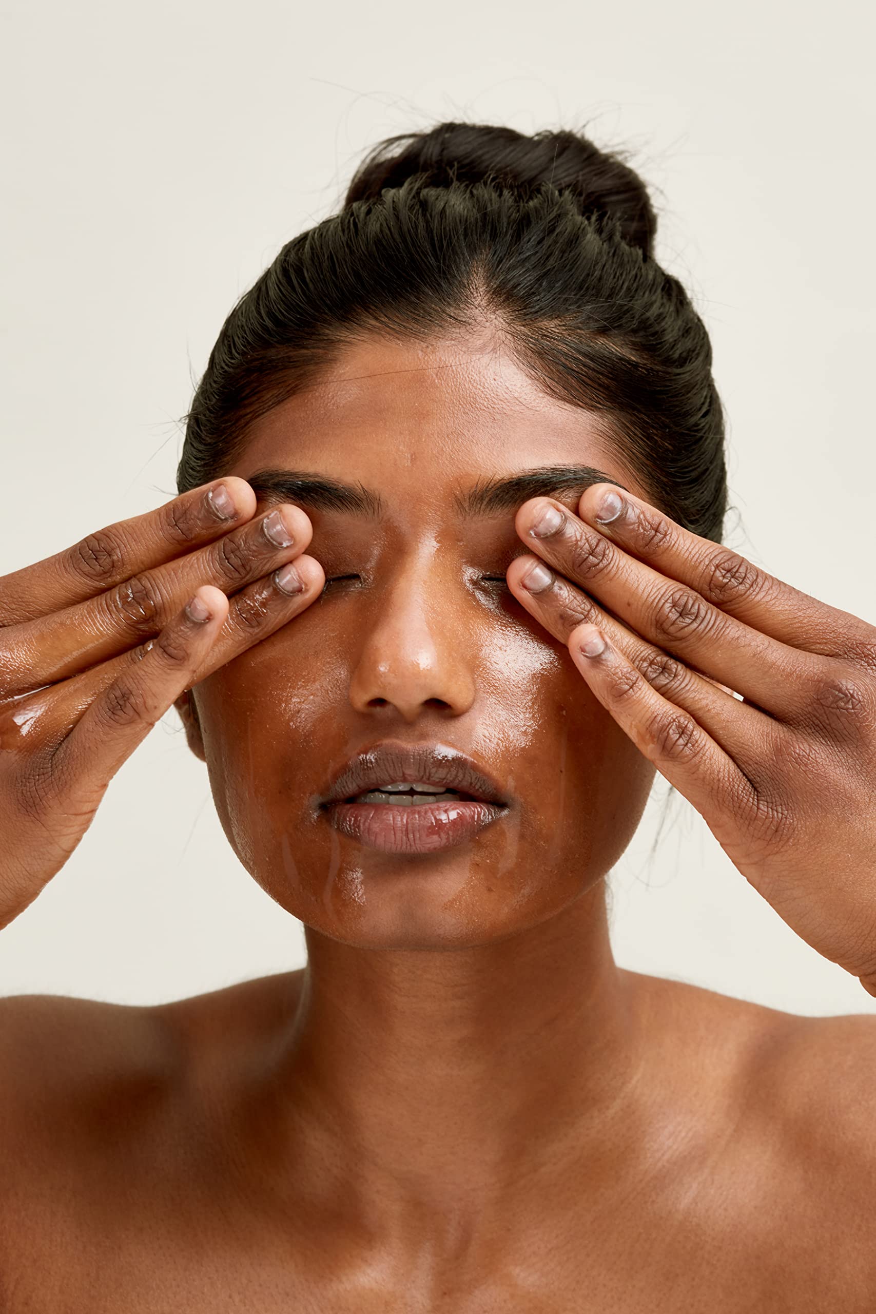 PAI SKINCARE Light Work, desmaquillante para maquillaje resistente al agua sin irritar ojos.