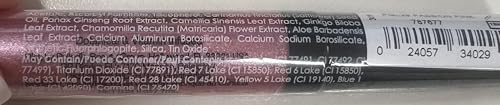 Palladio brillo labial acabado luminoso para un aspecto natural.