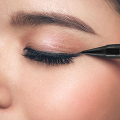 Palladio Immortal Kajal sombra crema para ojos, acabado definido.