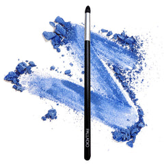 Palladio Smudge Brush: difuminado suave en esquinas exteriores para efecto ahumado.