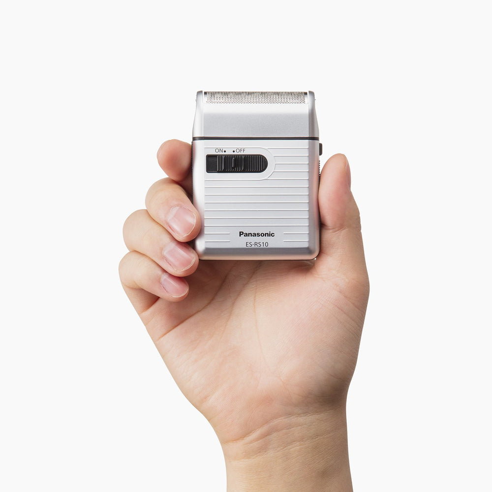 Panasonic ES-RS10-S diseño compacto para viajes.