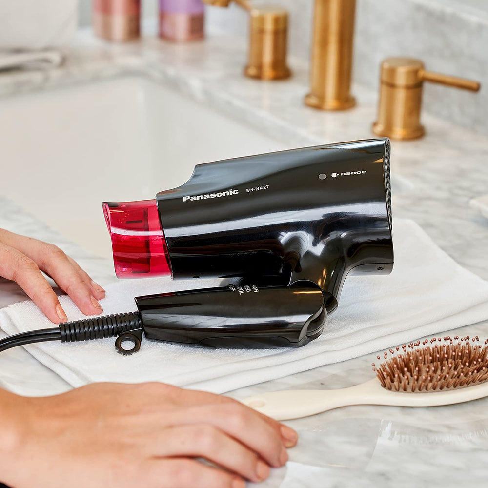 Panasonic nanoe Compact 2 ajustes de velocidad/calor para diferentes tipos de cabello.