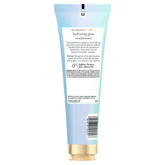 Aplicación del acondicionador Pantene en ducha para cabello limpio