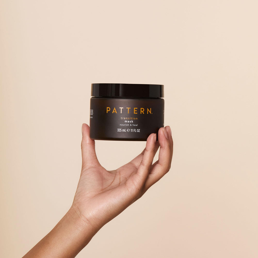 PATTERN Breakage Barrier Mask uso durante lavado para cabello protegido.