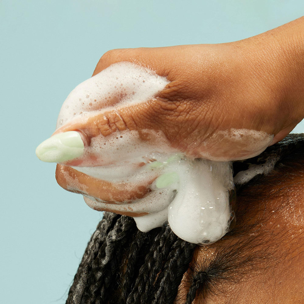Volumen ligero sin peso con PATTERN Mousse Curl