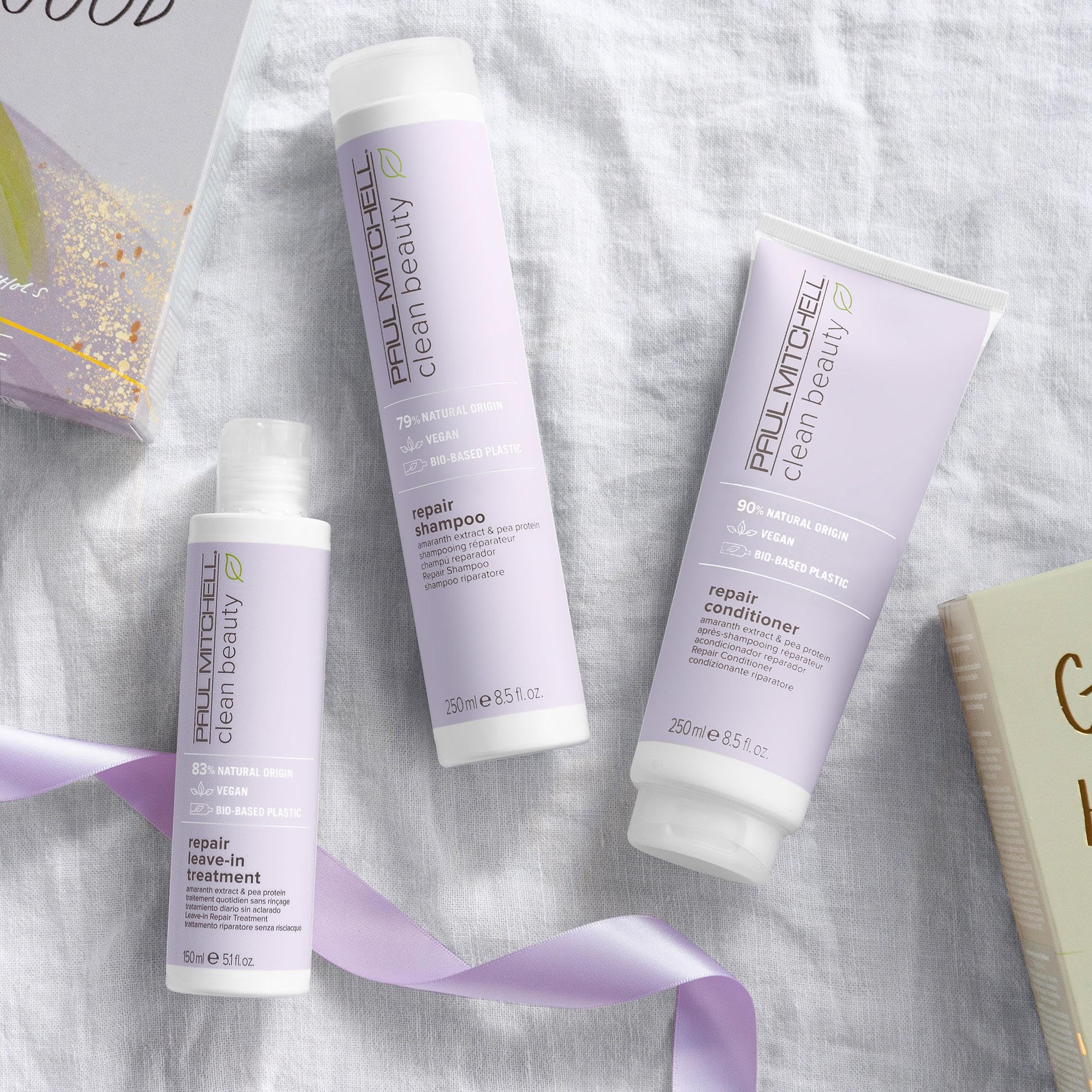 Cabello dañado mejora manejabilidad con Paul Mitchell Repair Conditioner.