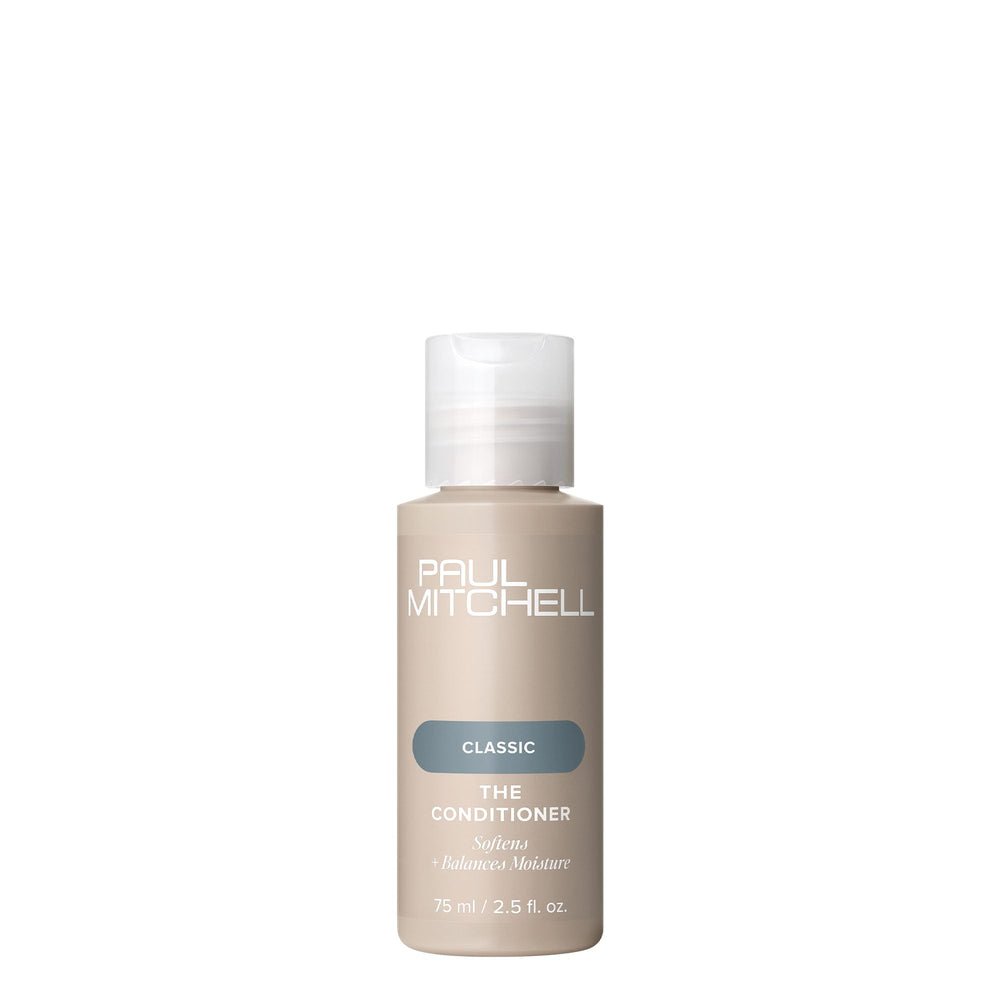 Paul Mitchell Acondicionador, vertido de la botella, hidrata y deja el cabello suave.