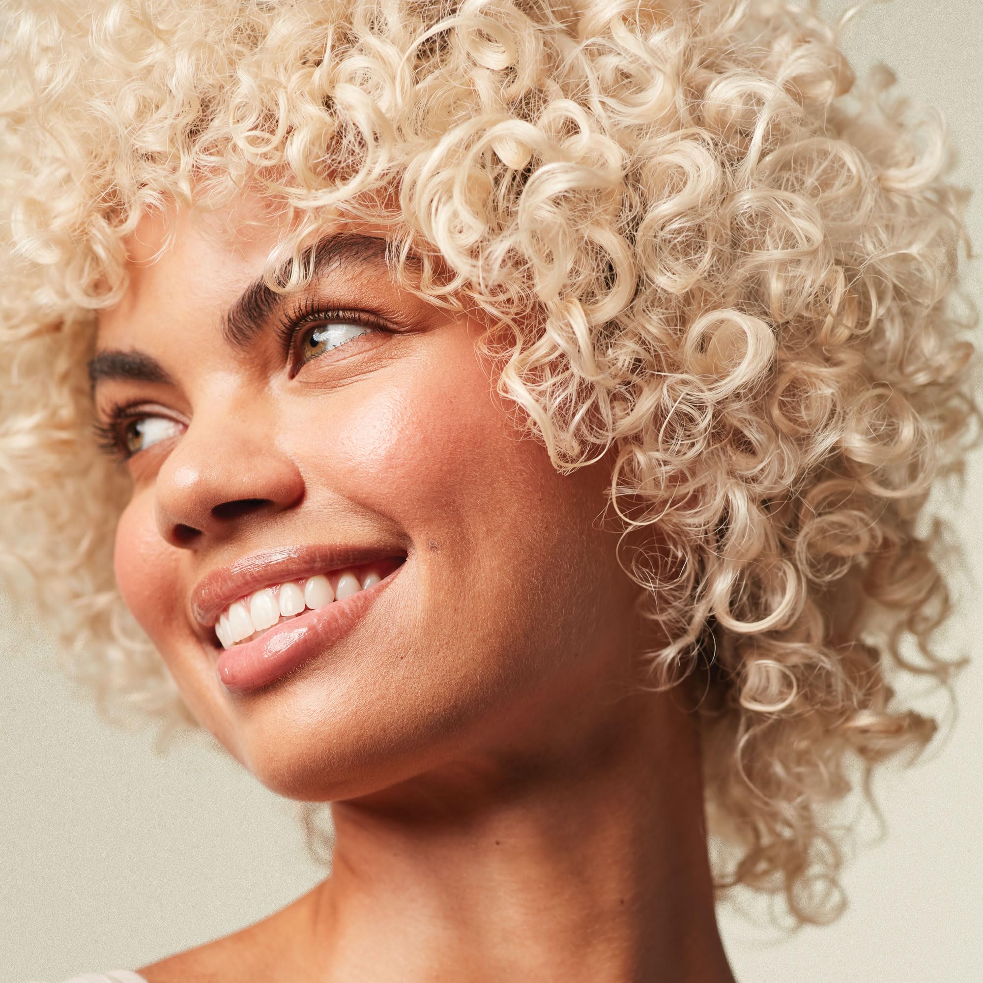 Paul Mitchell Forever Blonde, textura cremosa: limpia sin sulfatos suavemente.