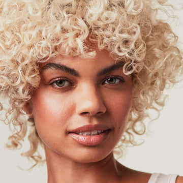 Paul Mitchell Platinum Plus Deep Violet Shampoo, tono púrpura corrige amarillo y realza reflejos