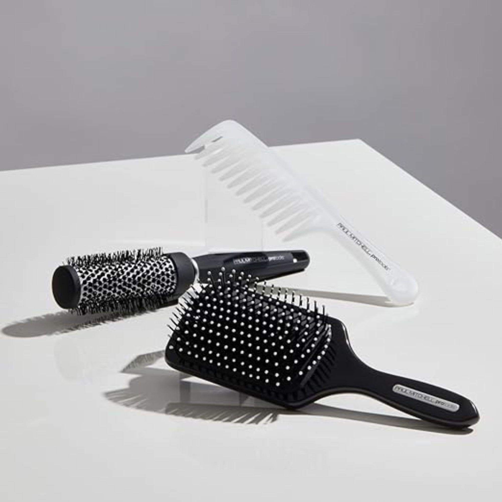 Paul Mitchell Pro Tools 427, cepillo pala para cabello largo, permite mayor control durante el secado.