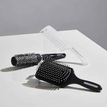 Paul Mitchell Pro Tools 427, cepillo pala para cabello largo, permite mayor control durante el secado.