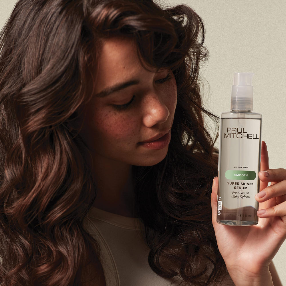 Paul Mitchell Super Skinny Serum aroma frutal durante el peinado