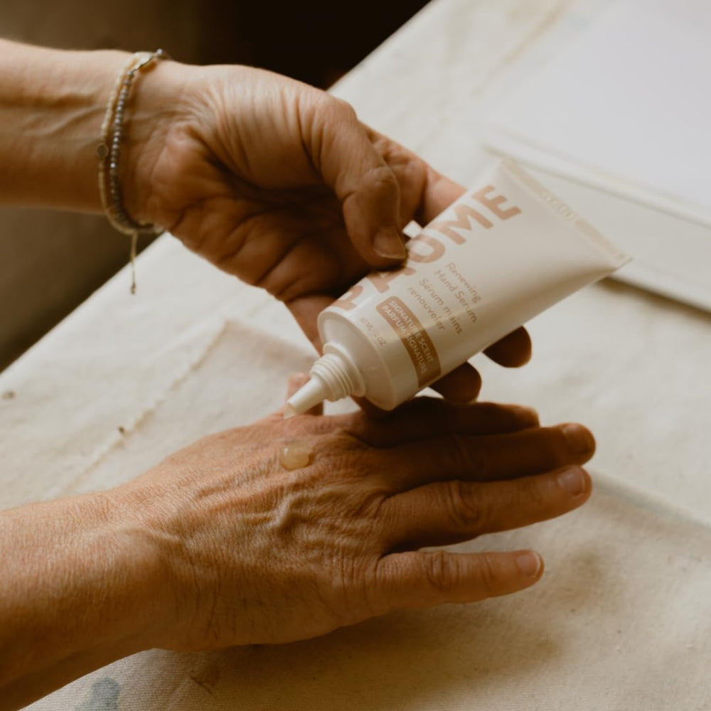 PAUME suero renovador, notas cítricas y herbales para despertar sentidos.