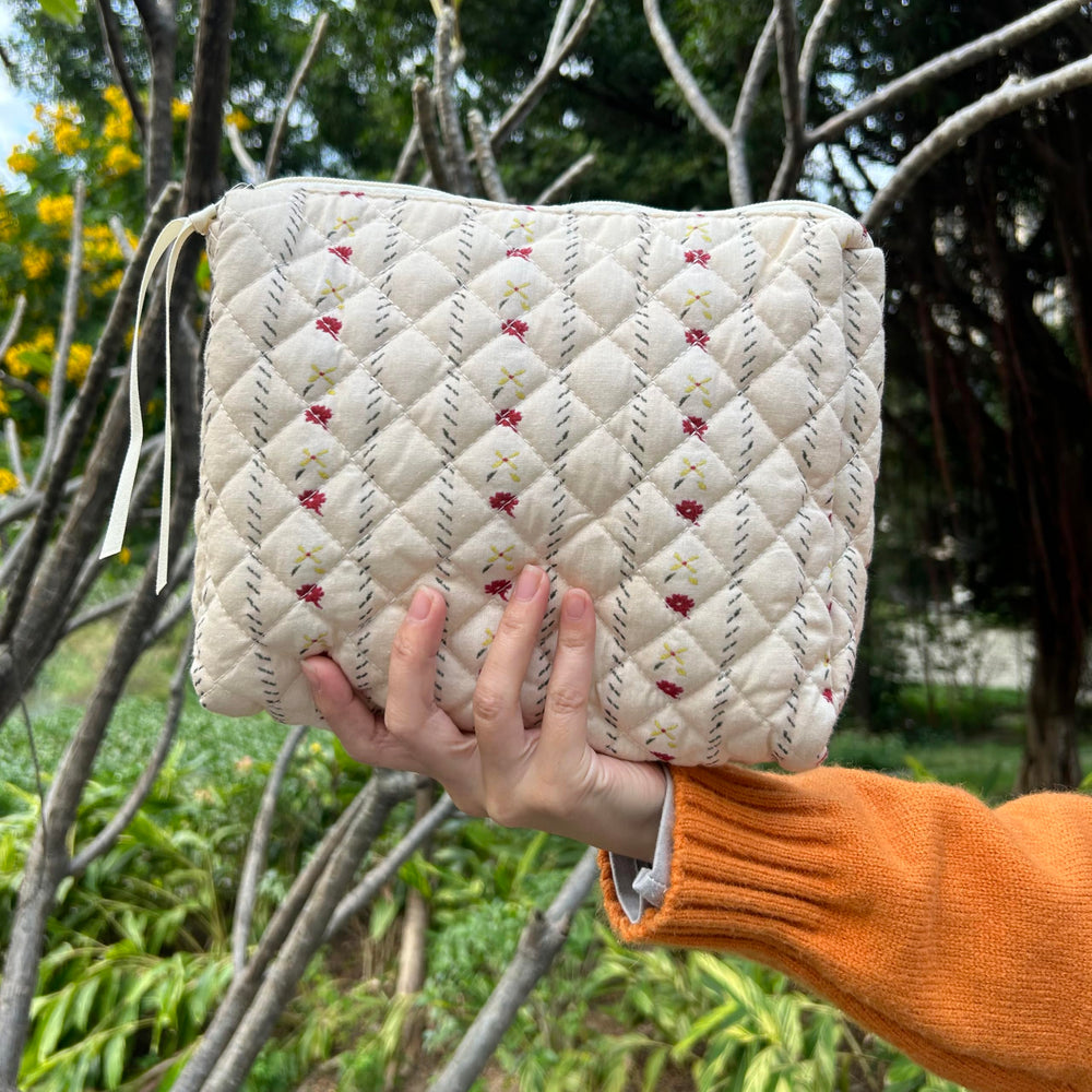 PAZIMIIK estetica beige con flor pequena para un toque femenino