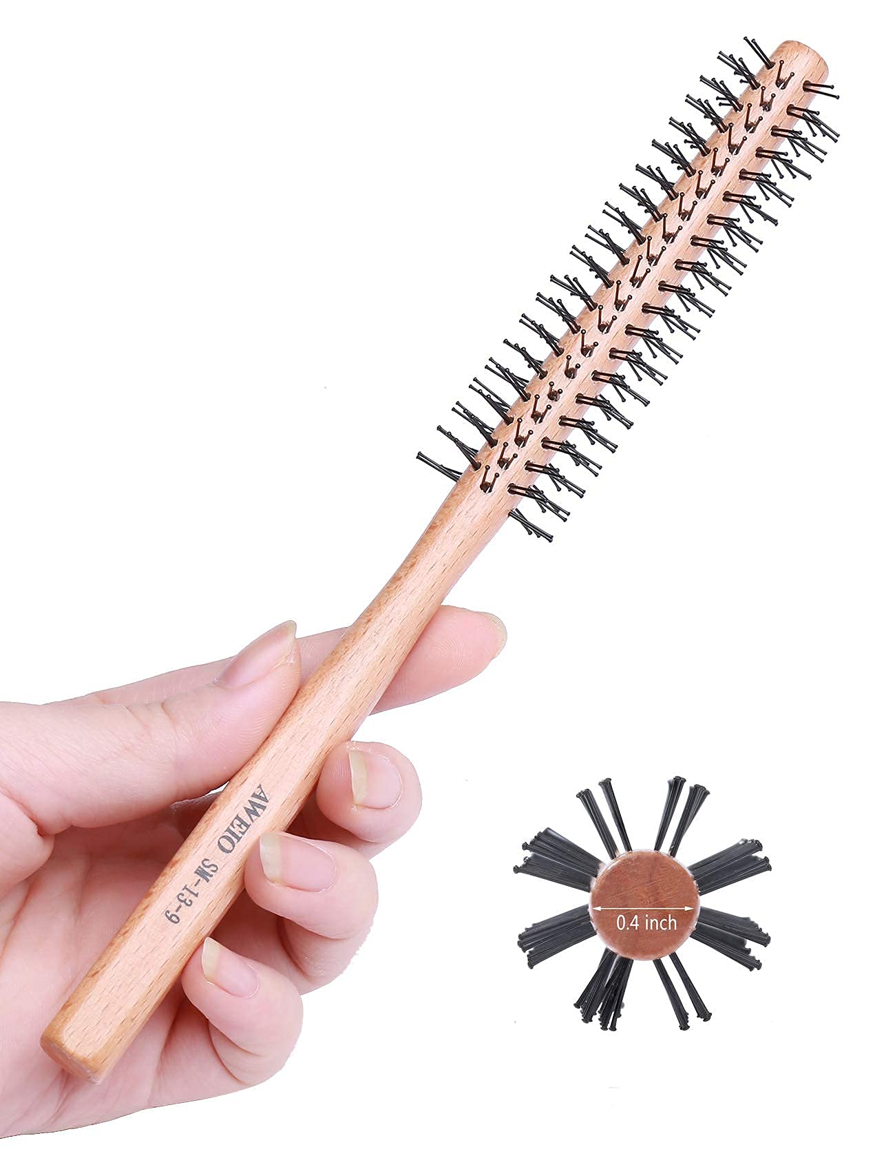 Cepillo PERFEHAIR redondo pequeño para cabello corto ofrece levantamiento suave y volumen.
