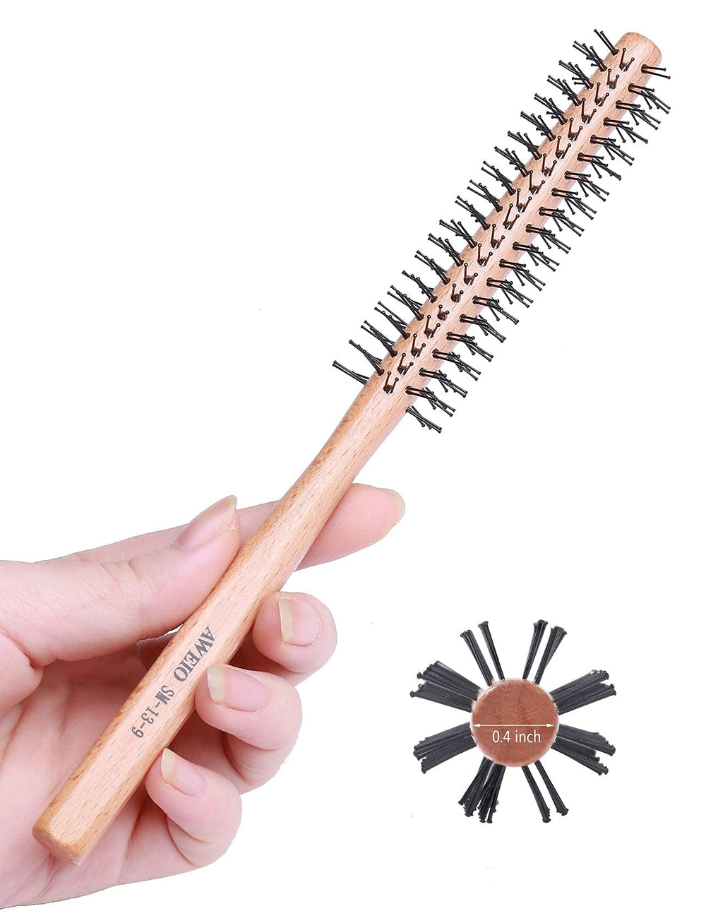 Cepillo PERFEHAIR redondo pequeño para cabello corto ofrece levantamiento suave y volumen.