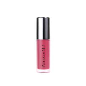 Perricone MD No Makeup Lip Oil Plum en acción, realza color y suaviza labios.