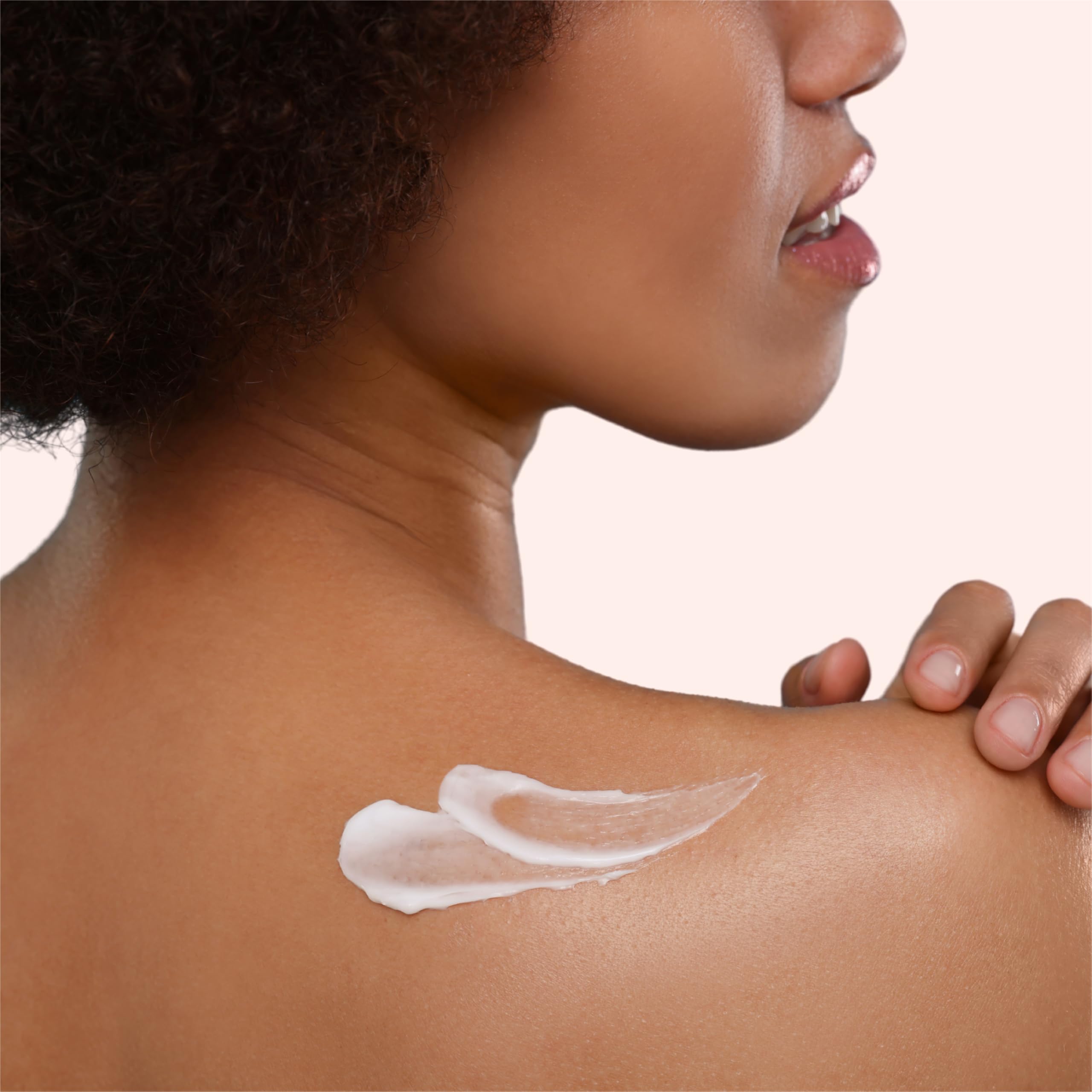 Petal Fresh textura cremosa, absorción rápida para uso diario.