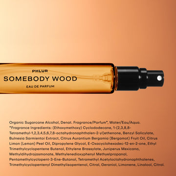 PHLUR Somebody Wood aplicación en piel, aroma suave y envolvente.