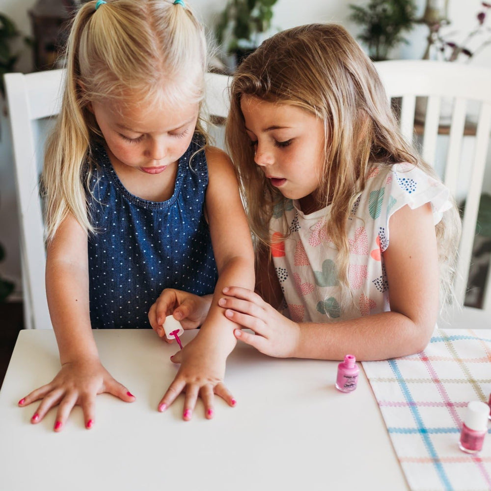 Piggy Paint Cutie Fruity: uso en casa, momento de juego y cuidado de uñas.