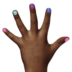 Vernis non-toxique violet Piggy Paint, senteur agréable lors de l’application.