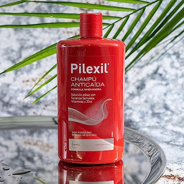 Shampoo PILEXIL Anticaída deja cabello limpio y sin residuos.